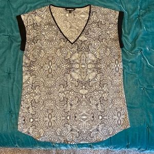 Express v-neck in paisley print